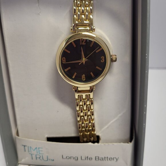 Time & Tru gold tone long life battery - Picture 1 of 3